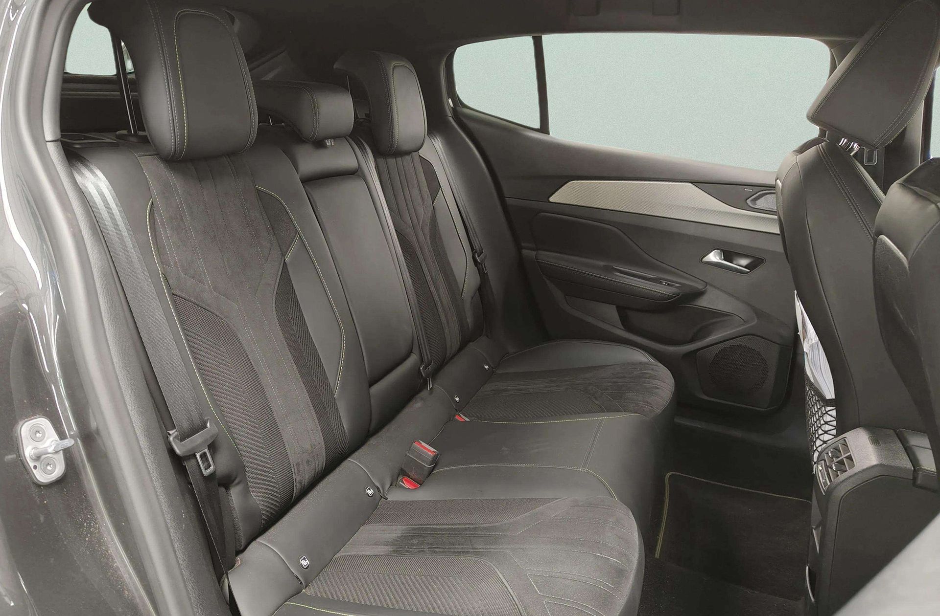 Peugeot 408 PHEV 225 GT e-EAT8 - foto 23