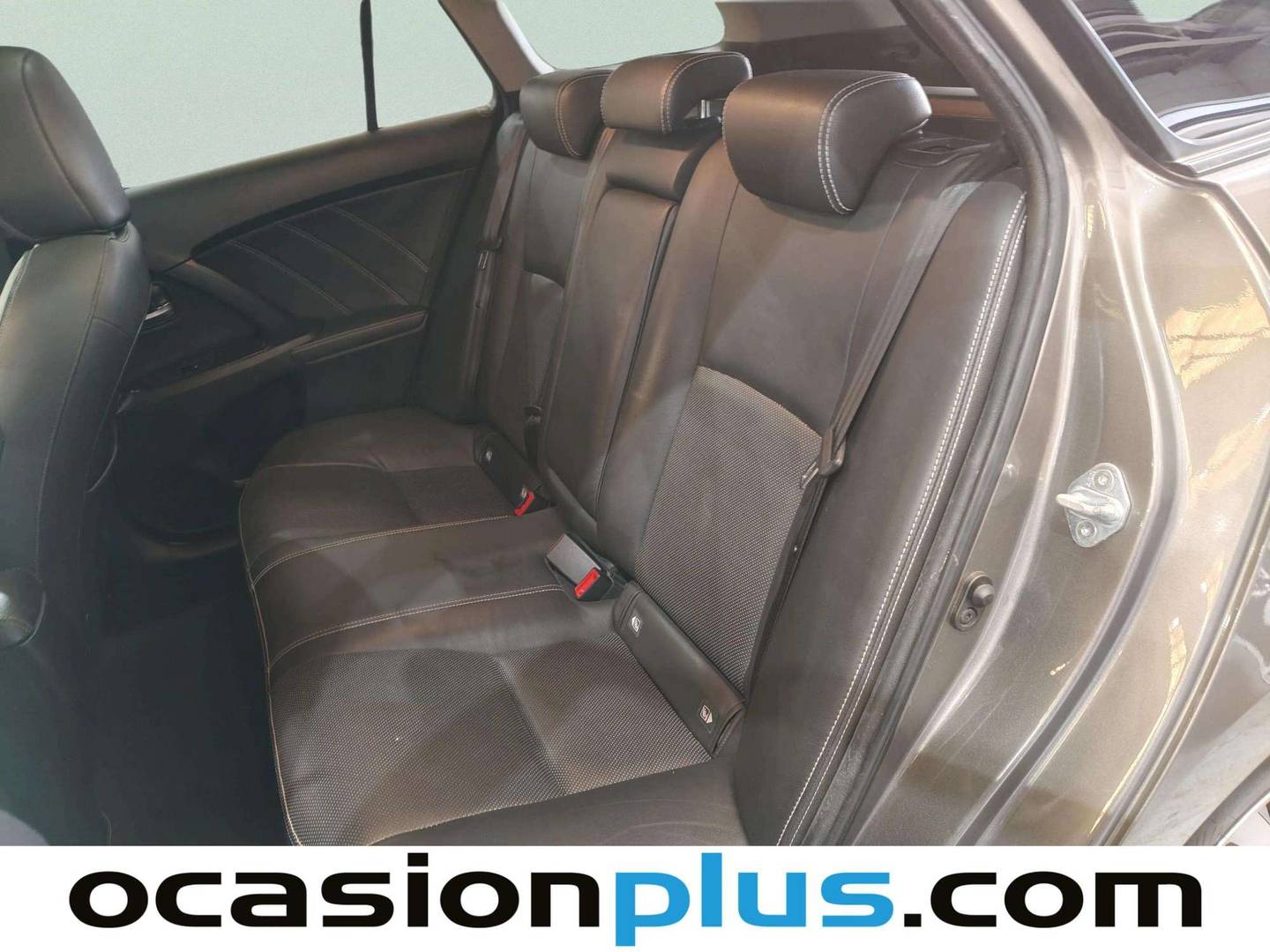 Foto asientos traseros Toyota Avensis Toyota Avensis 150D Touring Sports Executive TS (143 CV)