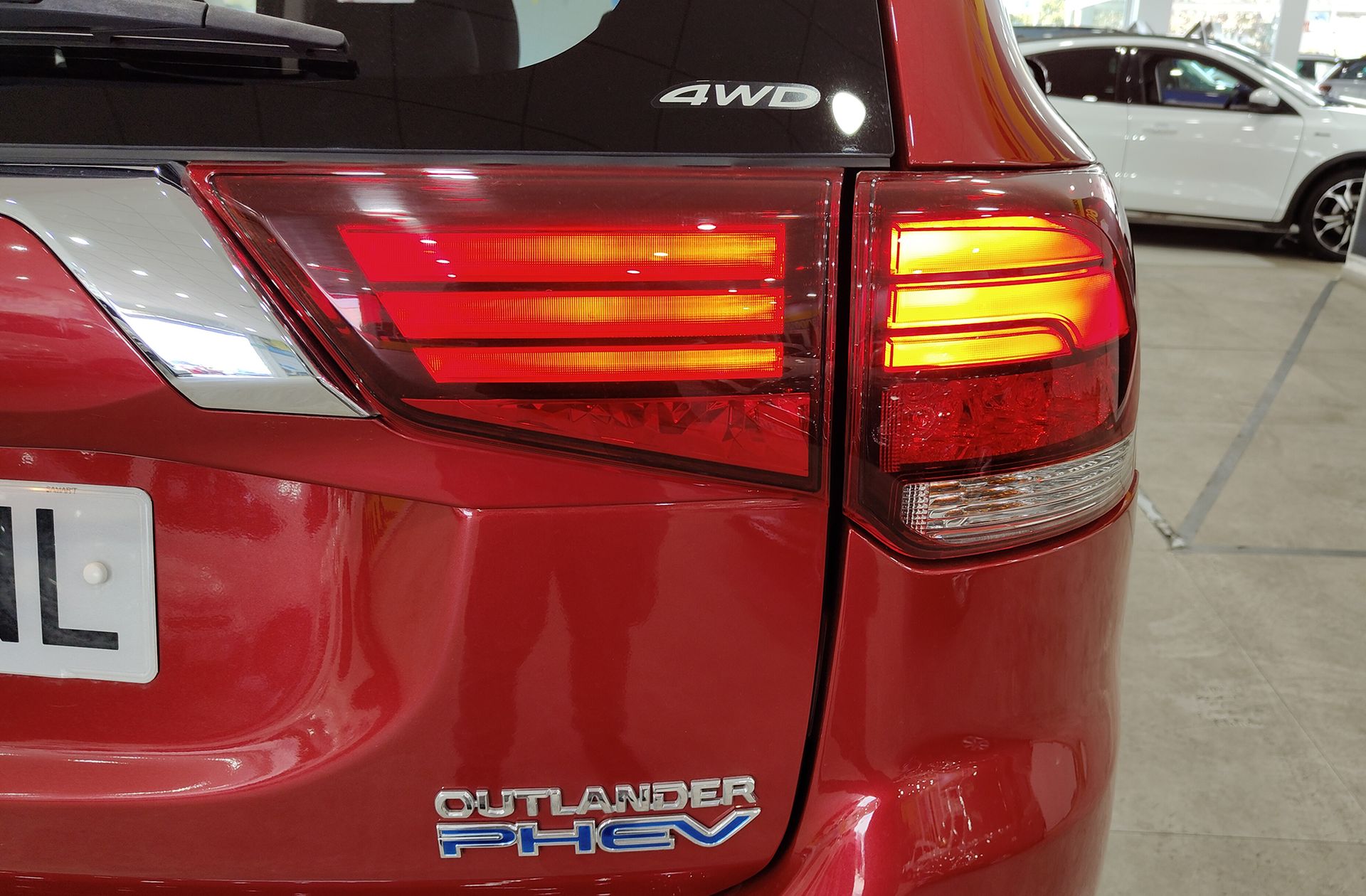 Mitsubishi Outlander 2.0 PHEV Kaiteki 4WD - foto 18