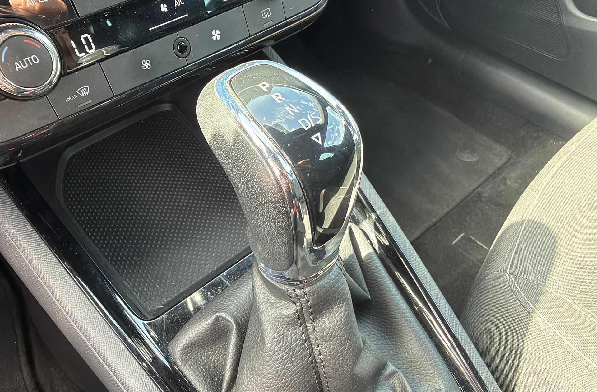 Škoda Kamiq 1.0 TSI Design DSG - foto 6