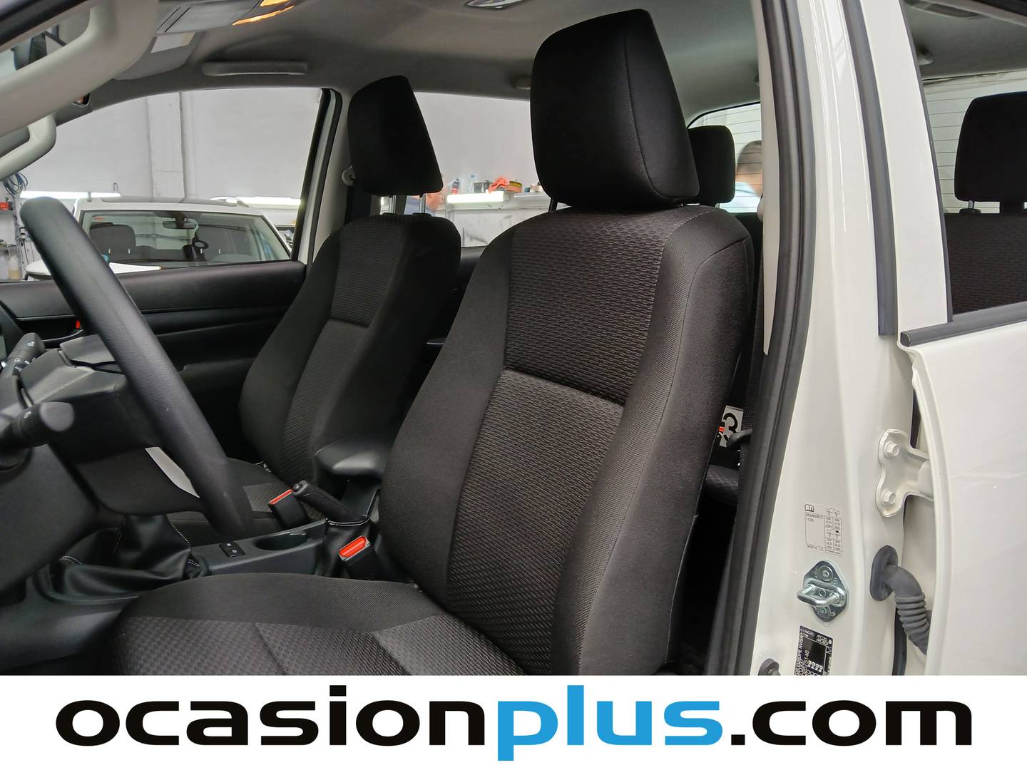 Foto asientos delanteros Toyota Hilux Toyota Hilux 2.4 D-4D Doble Cabina GX (150 CV)