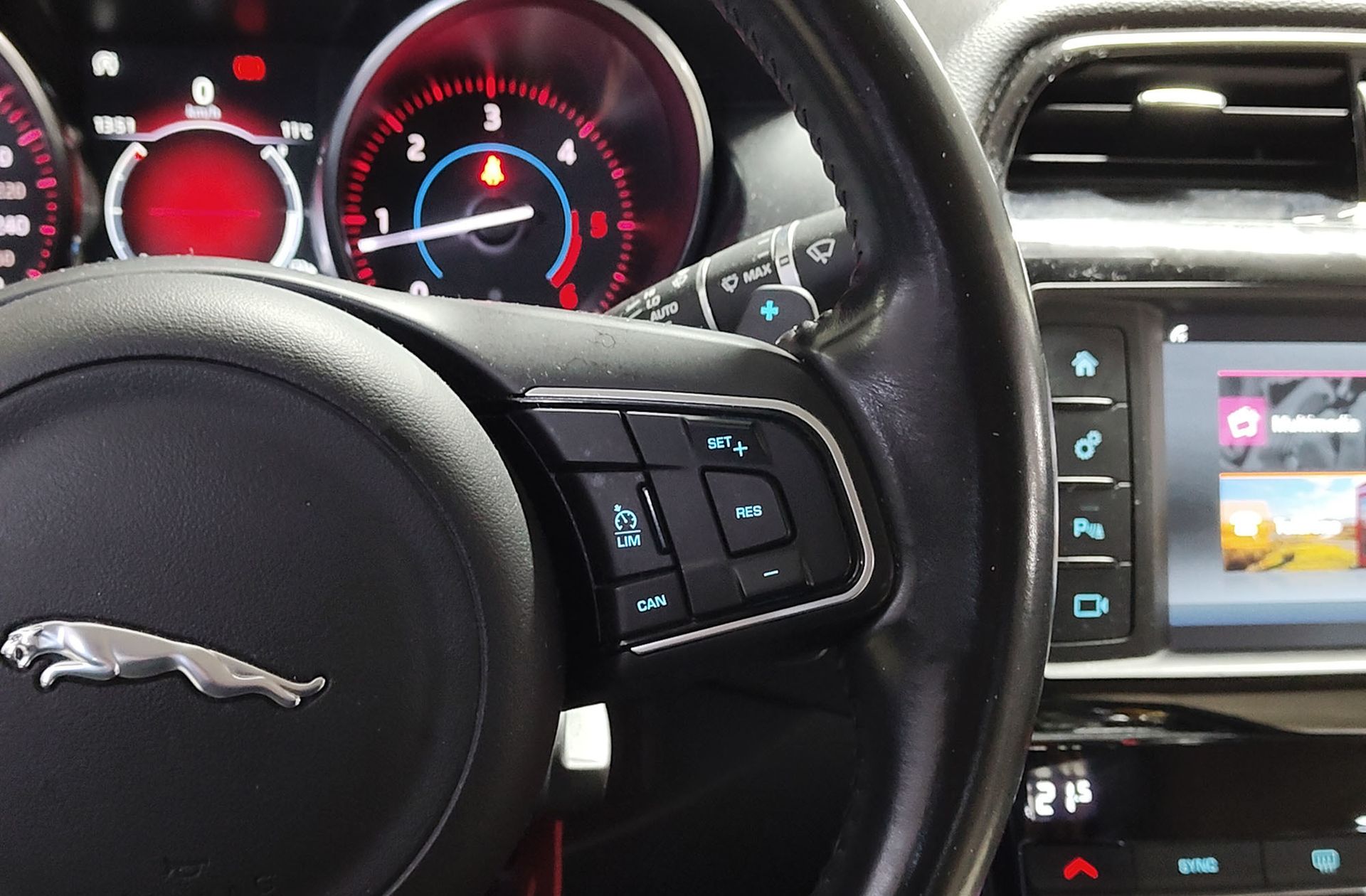 Jaguar XE 2.0 Diesel Pure RWD - foto 23