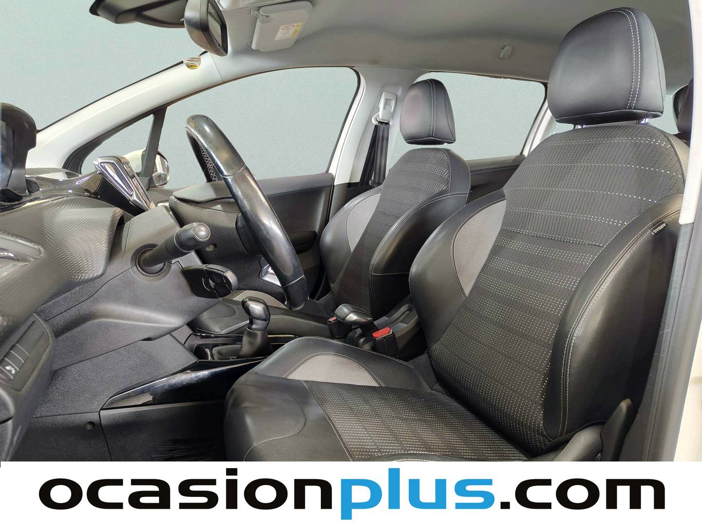 Foto asientos delanteros Peugeot 2008 Peugeot 2008 BlueHDi 100 S&S Allure (100 CV)