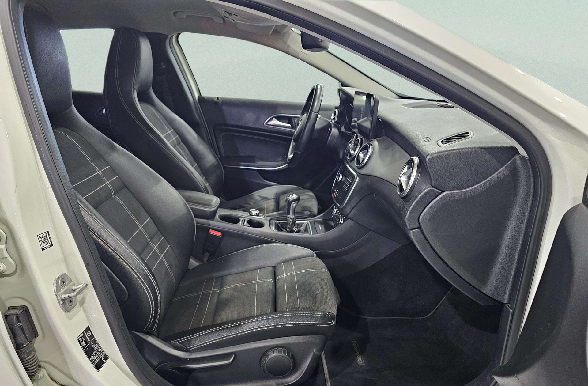 Mercedes-Benz GLA 200 d Urban - foto 22