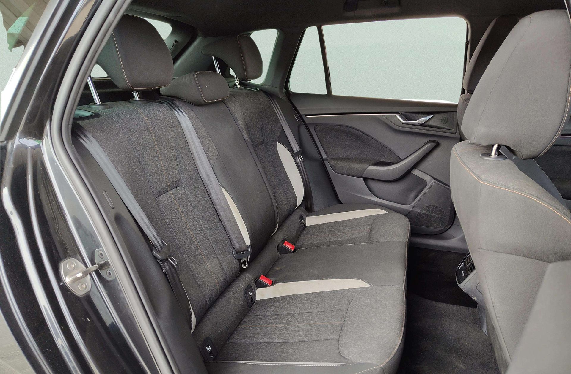 Škoda Kamiq 1.0 TSI Style DSG - foto 17