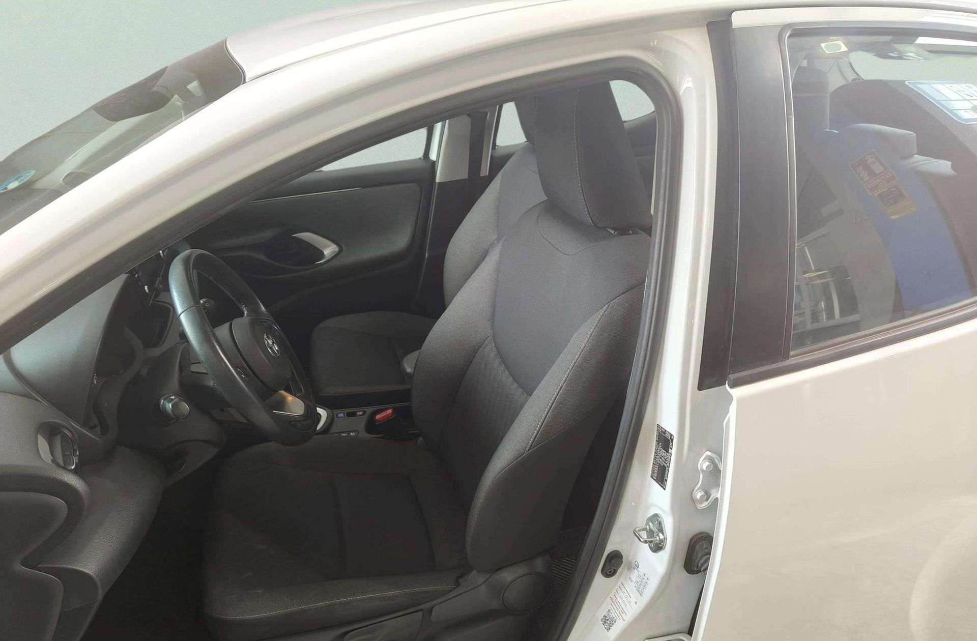 Toyota Yaris 120H Business Plus - foto 9