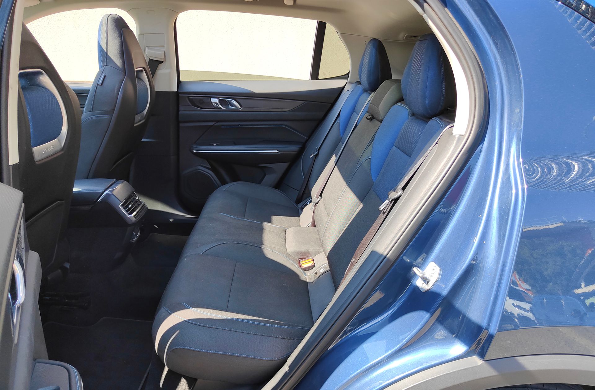 Lynk & Co 01 1.5 PHEV - foto 13