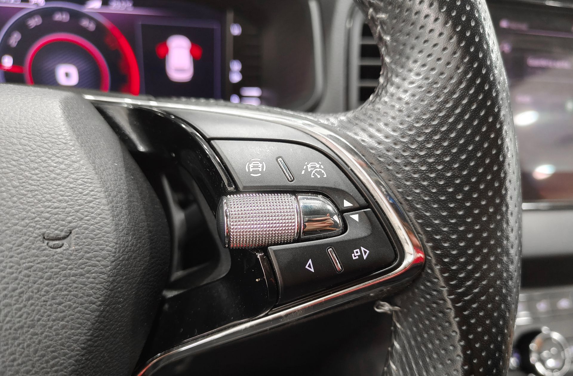 Škoda Karoq 2.0 TDI Sportline - foto 30