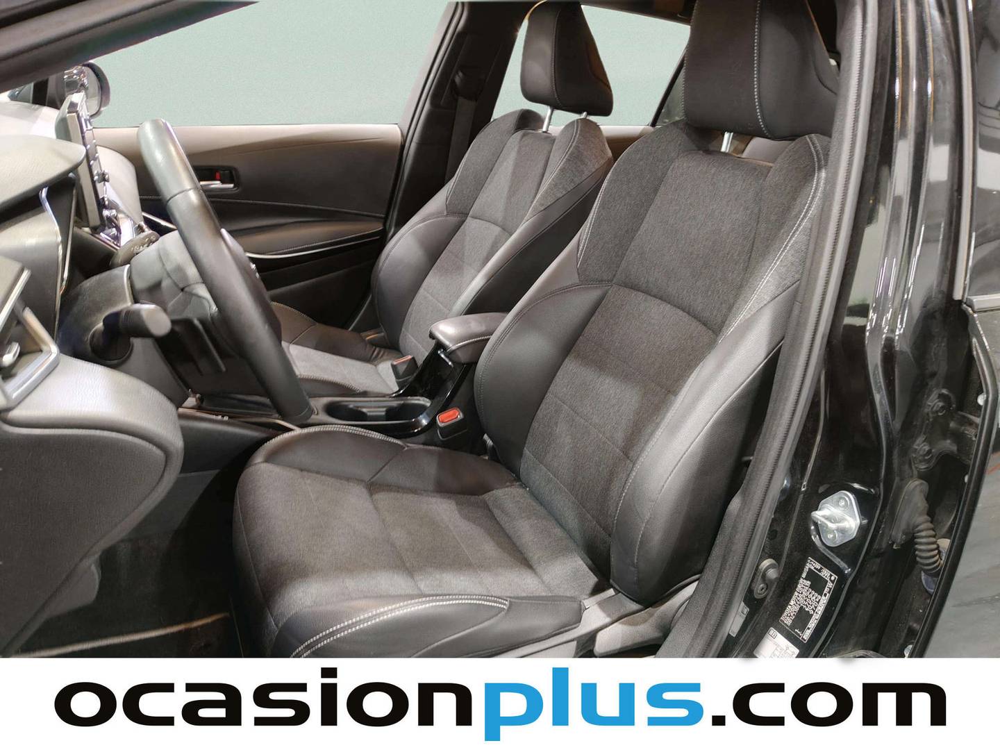 Foto asientos delanteros Toyota Corolla Toyota Corolla Touring Sports 180H Style E-CVT 132 kW (180 CV)