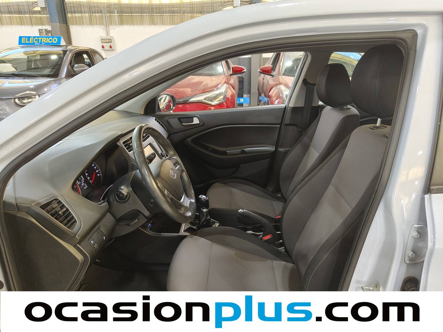 Foto asientos delanteros Hyundai i20 Hyundai i20 1.2 MPI Essence LE (75 CV)