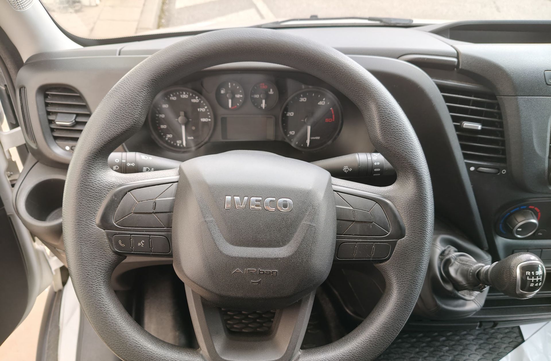 Iveco Daily 35S 16 V 3520L/H2 3 plazas - foto 16