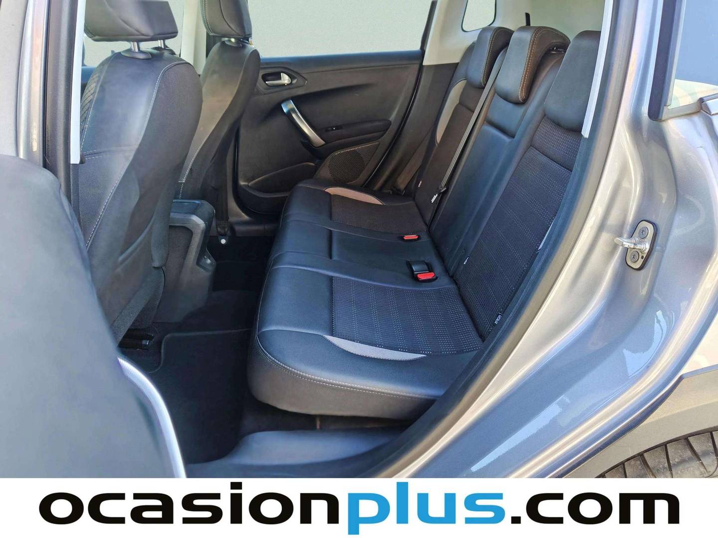 Foto asientos traseros Peugeot 2008 Peugeot 2008 BlueHDi 120 S&S Allure (120 CV)