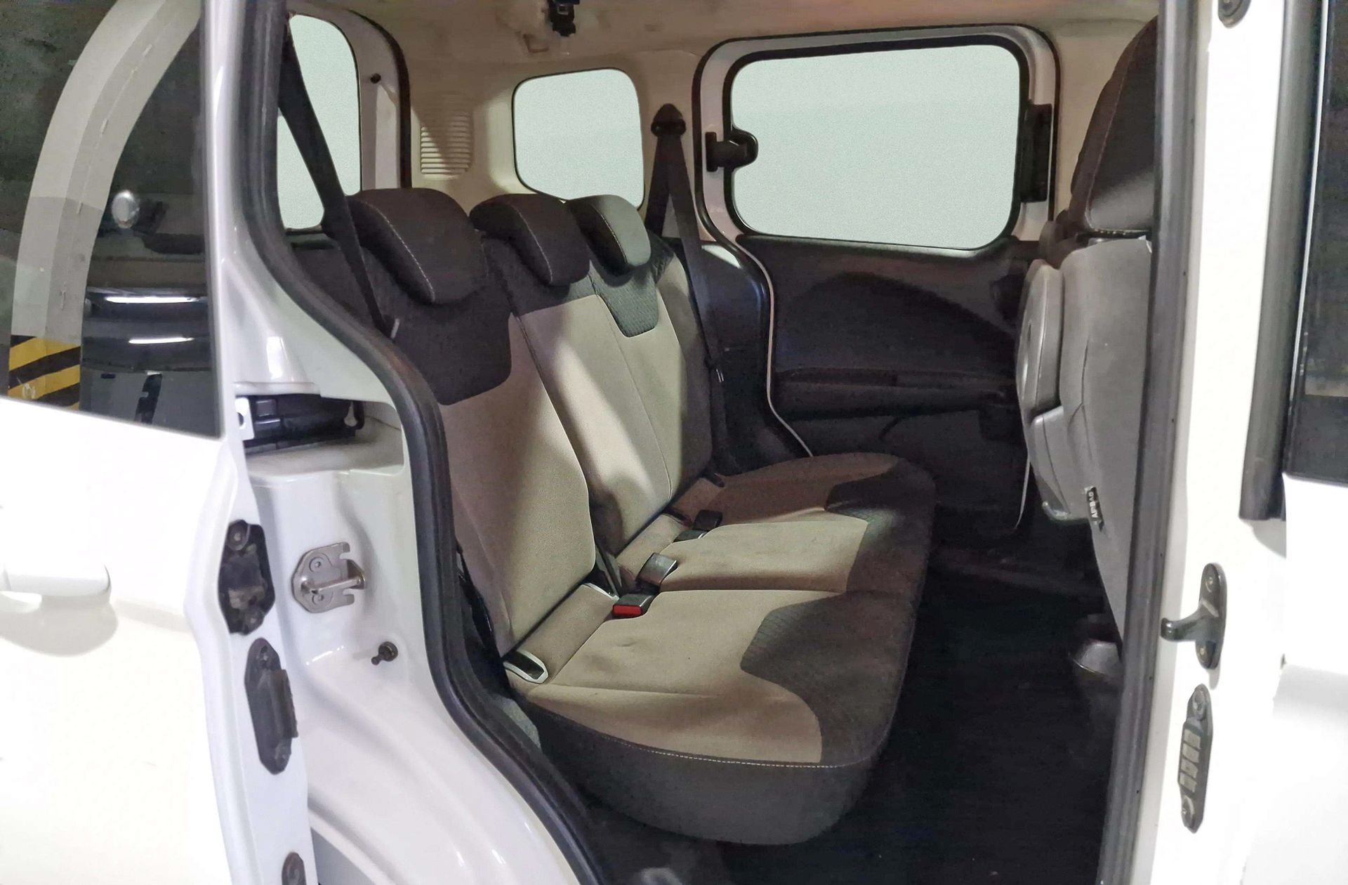 Ford Tourneo Courier 1.0 EcoBoost Titanium - foto 16