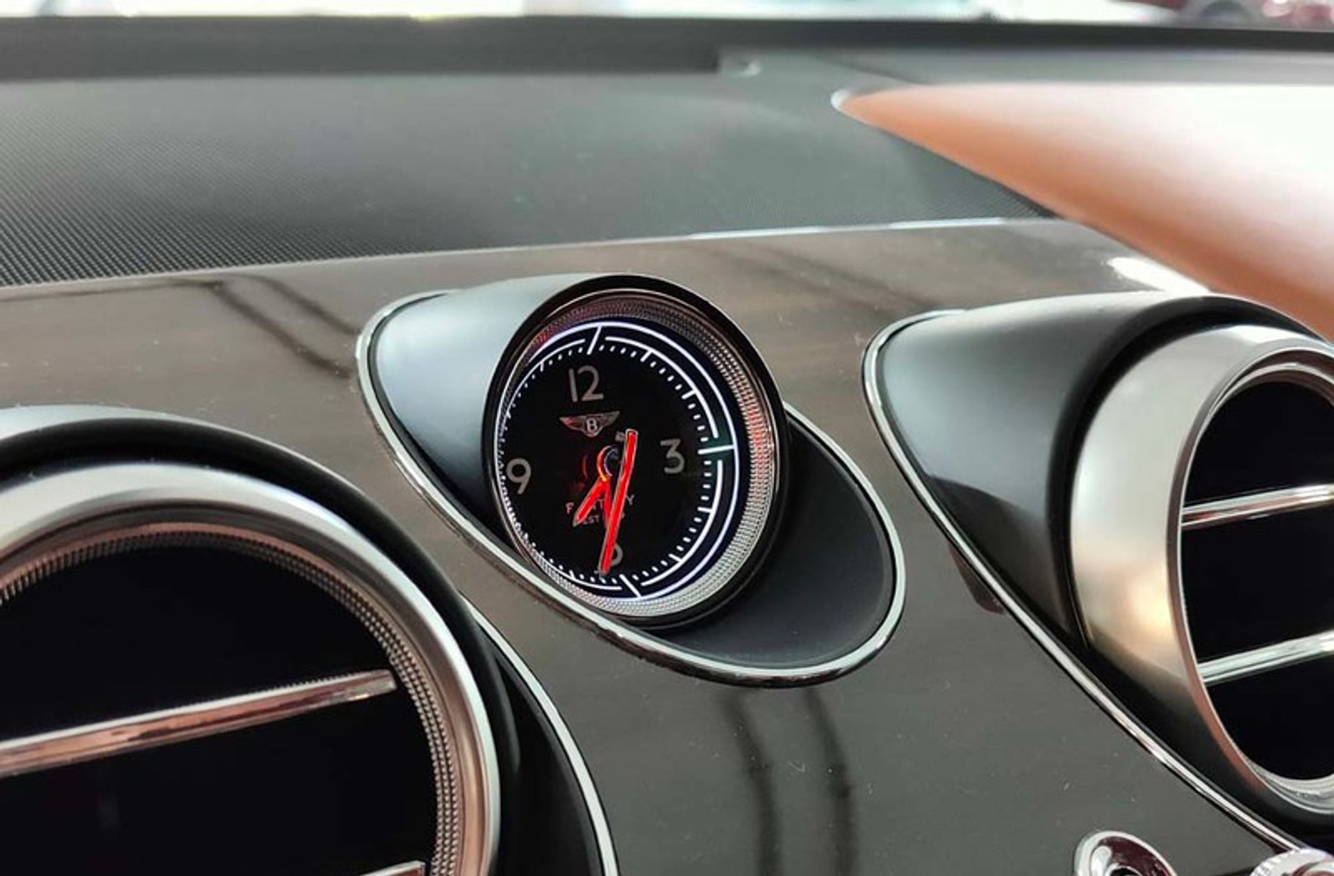 Bentley Bentayga 3.0 Hybrid 4WD - foto 6