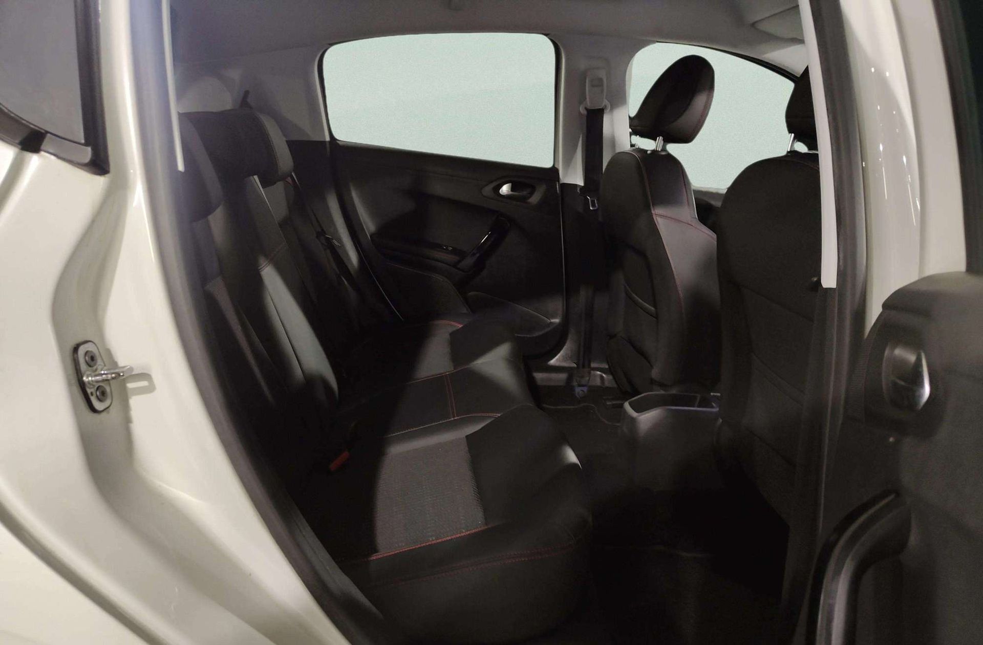 Peugeot 208 1.2 PureTech GT Line EAT6 - foto 15