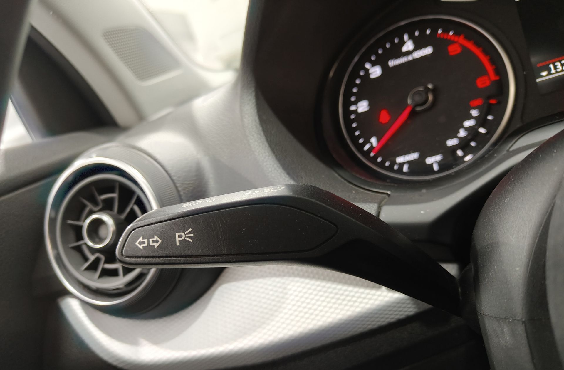 Audi Q2 design 30 TDI - foto 25