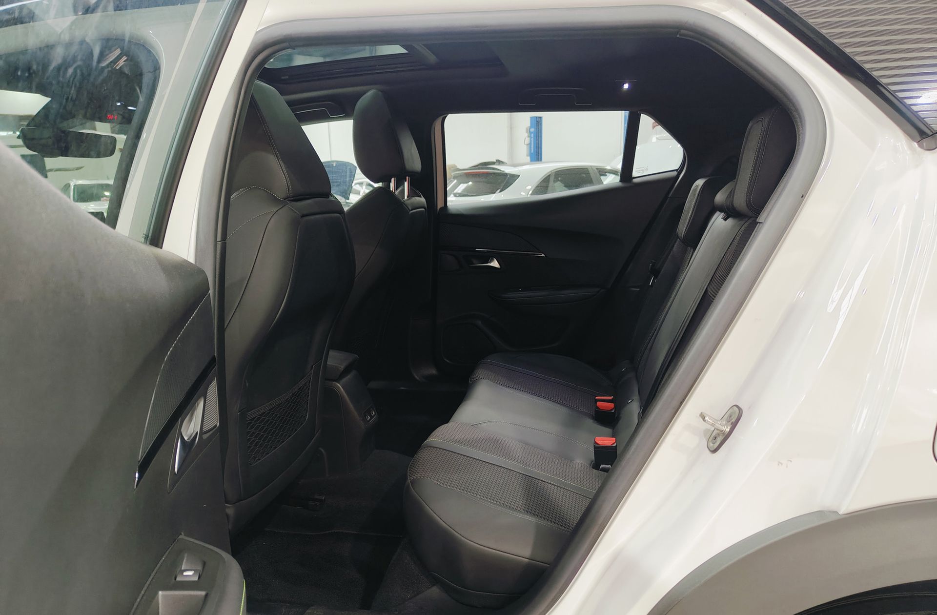 Peugeot 2008 BlueHDi 130 GT EAT8 - foto 14