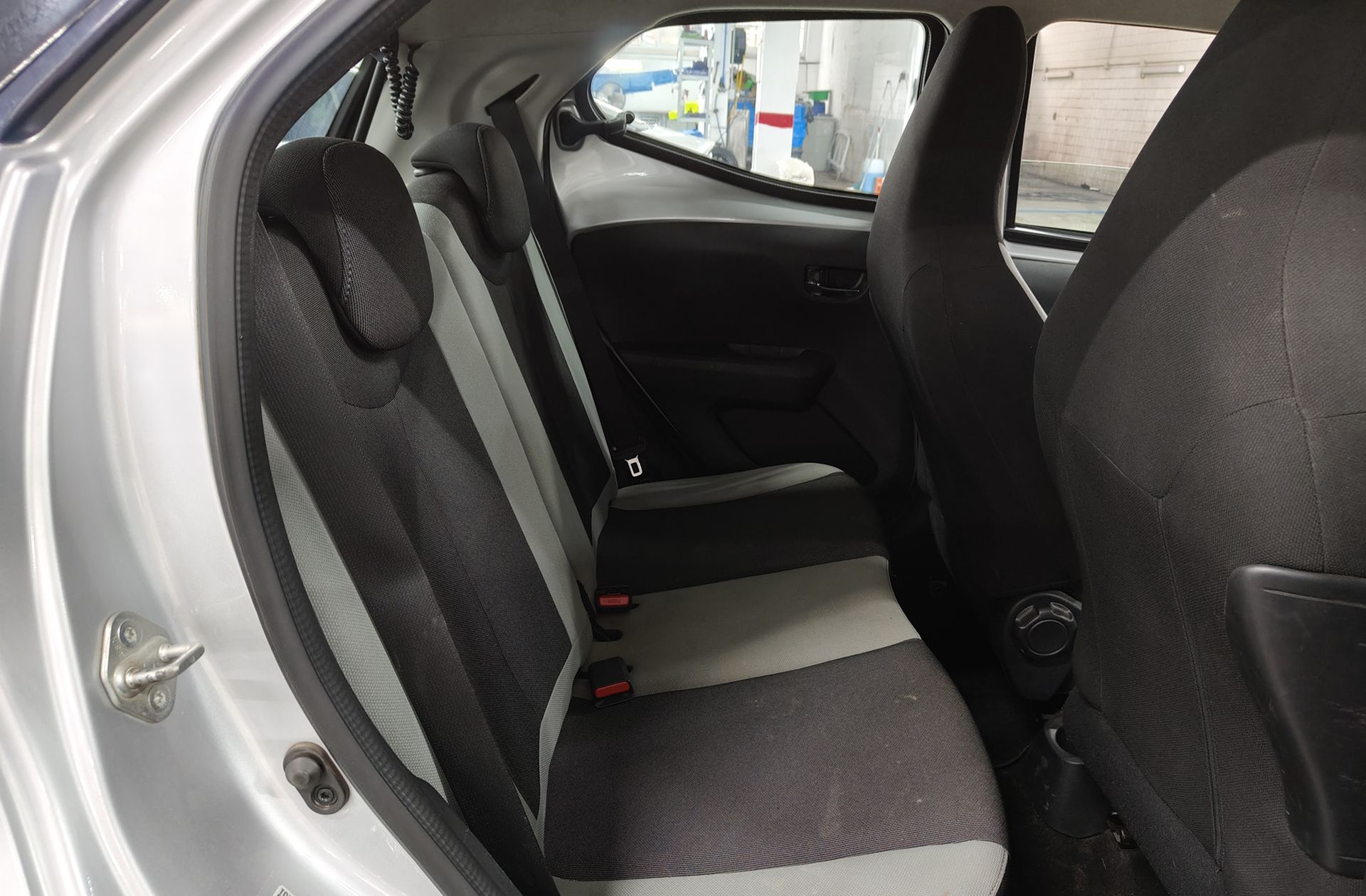 Toyota Aygo 1.0 70 x-play - foto 14