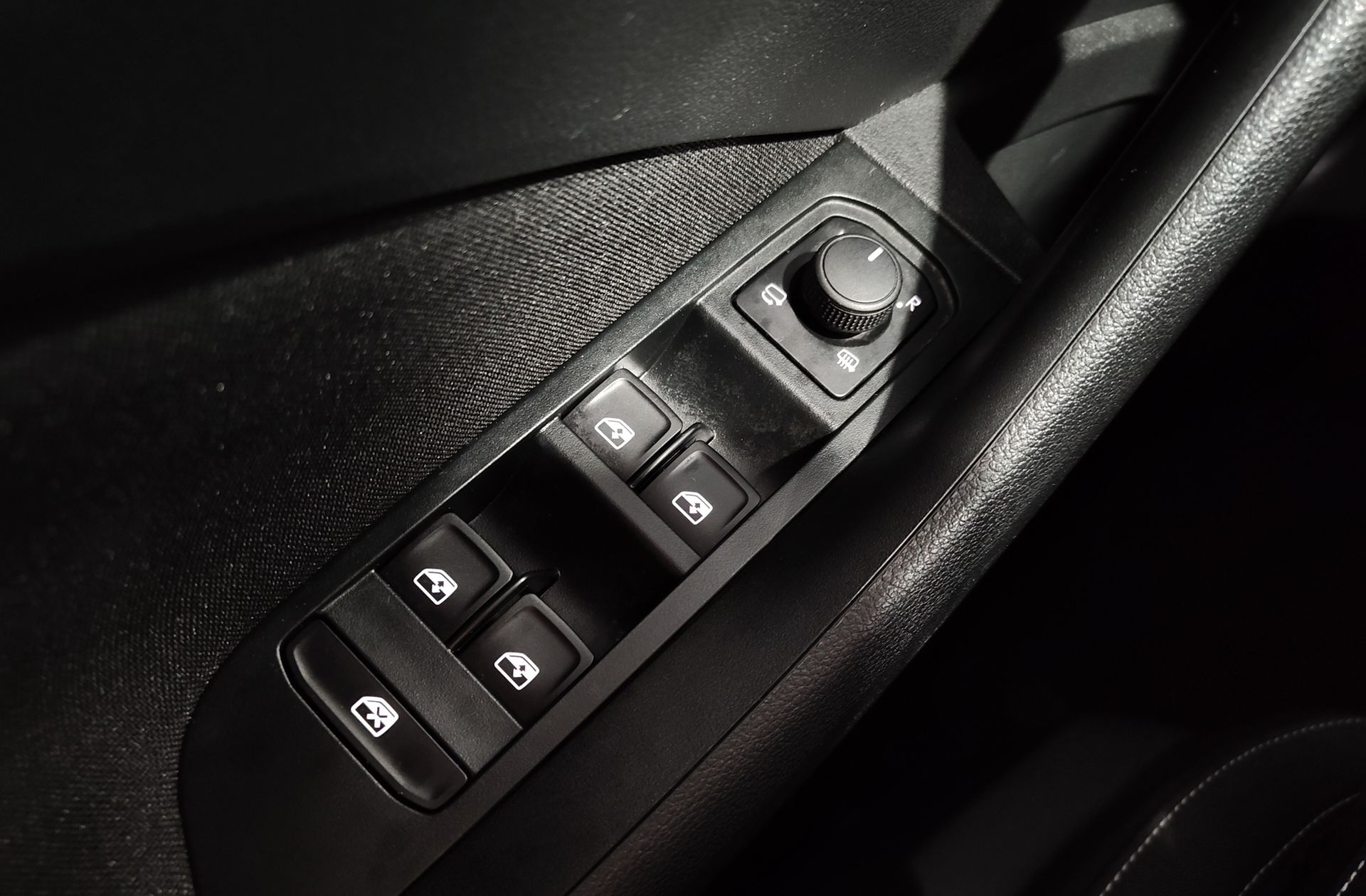 Škoda Kamiq 1.0 TSI Sport - foto 35