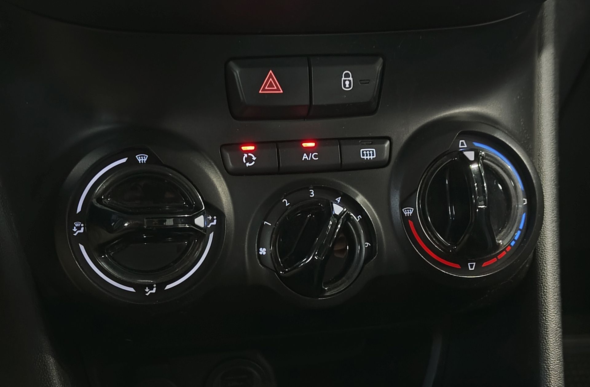 Peugeot 208 1.4 HDi Active - foto 25