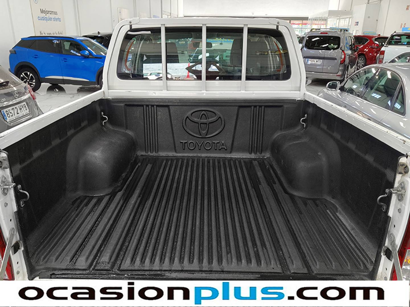Fotos maletero Toyota Hilux Toyota Hilux 2.4 D-4D Doble Cabina GX (150 CV)