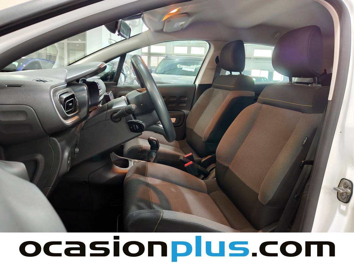 Foto asientos delanteros Citroën C3 Citroen C3 PureTech 82 C-Series  (83 CV)