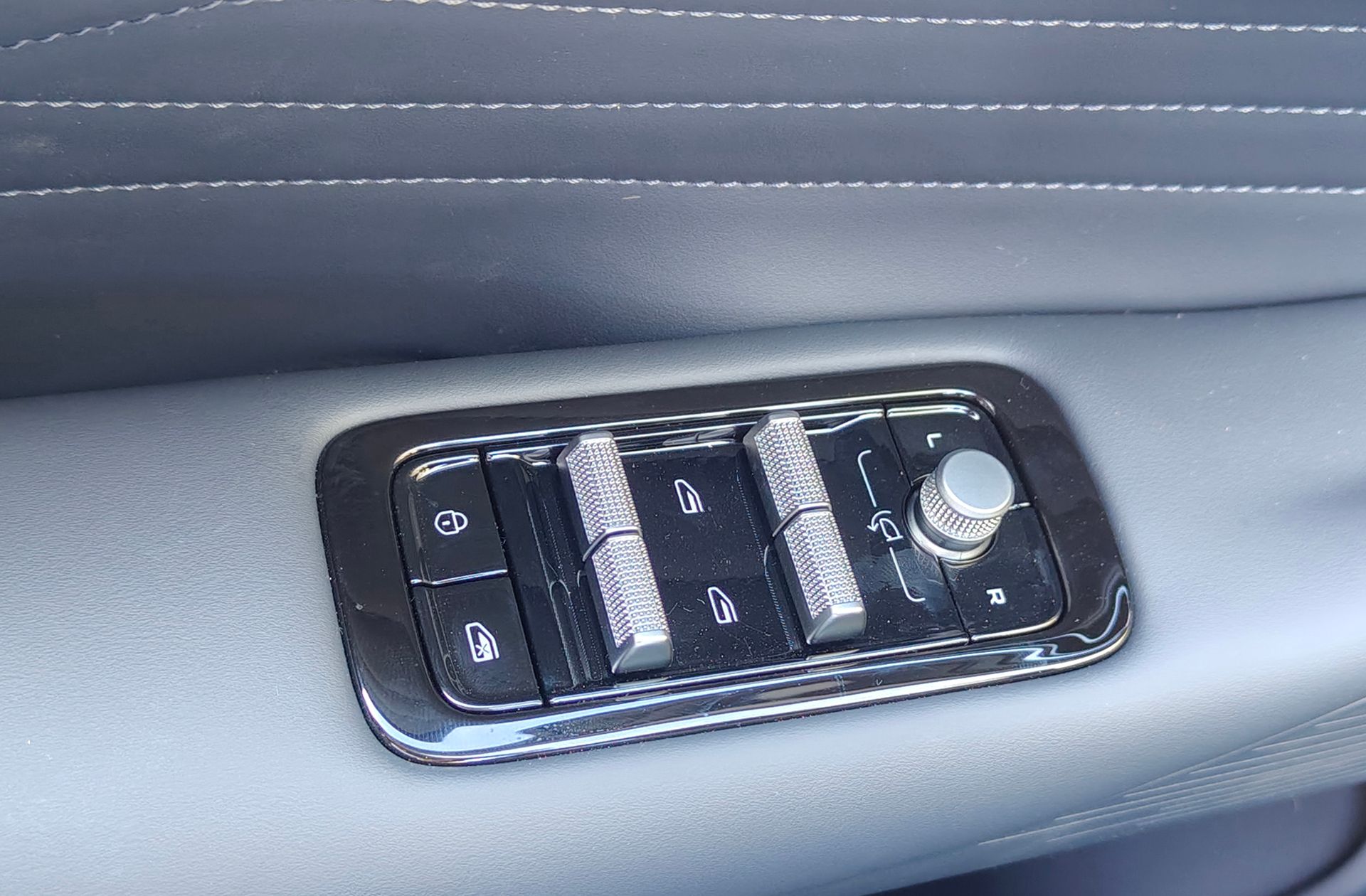 Geely Starray EM-i 1.5 PHEV Pro - foto 32