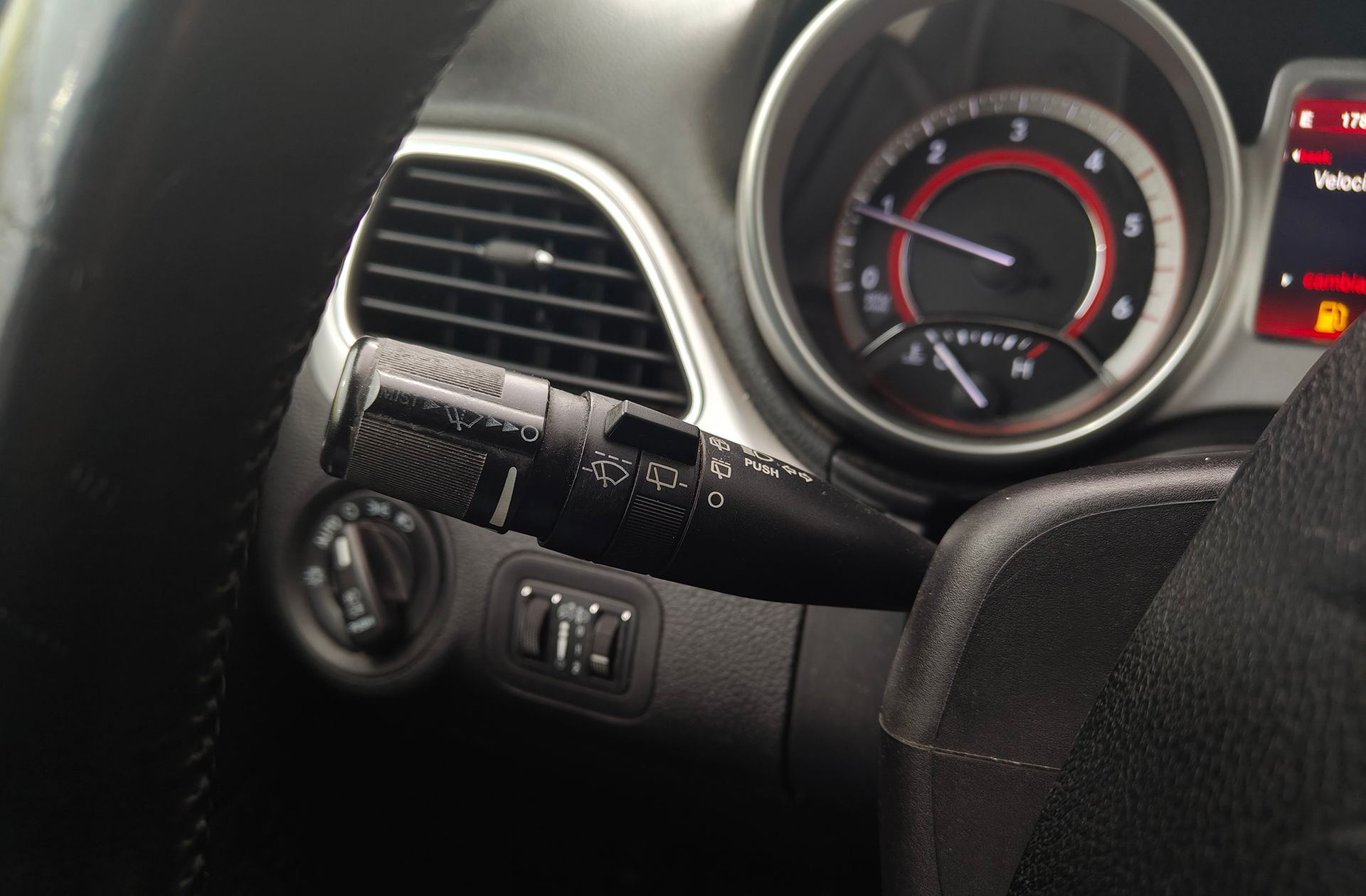 Fiat Freemont 2.0 16v Diesel Urban 7 plazas - foto 26