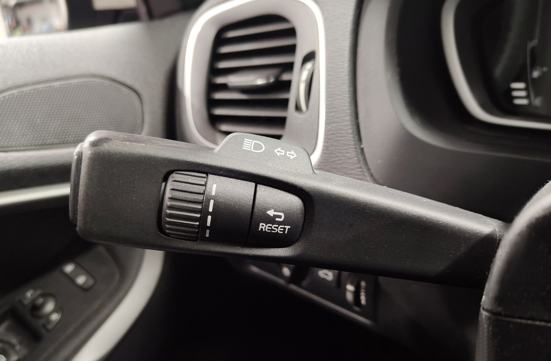 Volvo V40 D2 Kinetic - foto 24