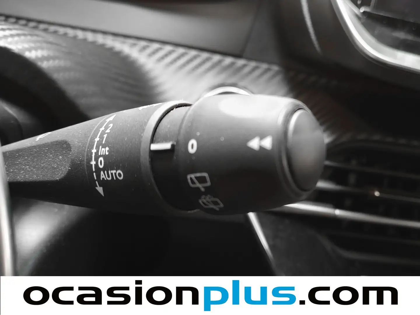 Foto Peugeot 2008 Peugeot 2008 Allure Hybrid eDCS6 (145 CV)