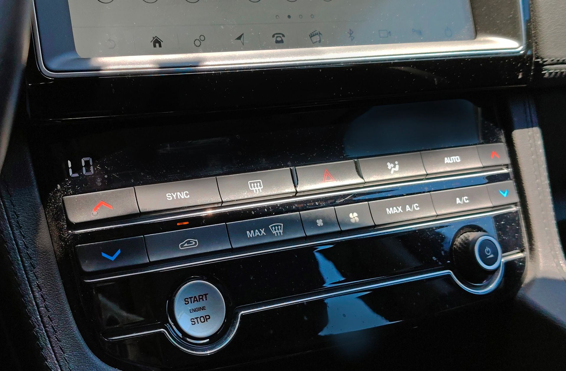 Jaguar F-Pace 2.0L i4D Prestige AWD - foto 33