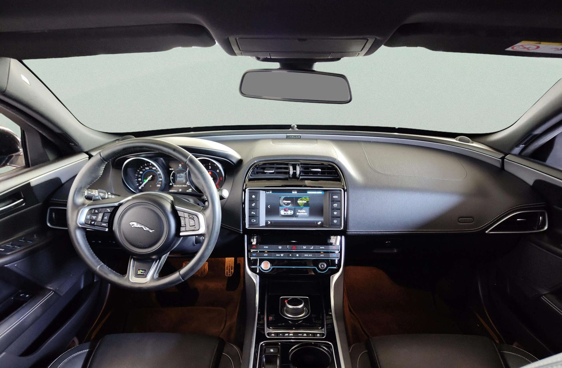 Jaguar XE 2.0 Diesel R-Sport RWD - foto 6