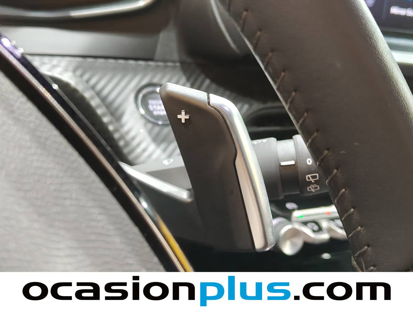 Foto Peugeot 2008 Peugeot 2008 Allure Hybrid eDCS6 (145 CV)