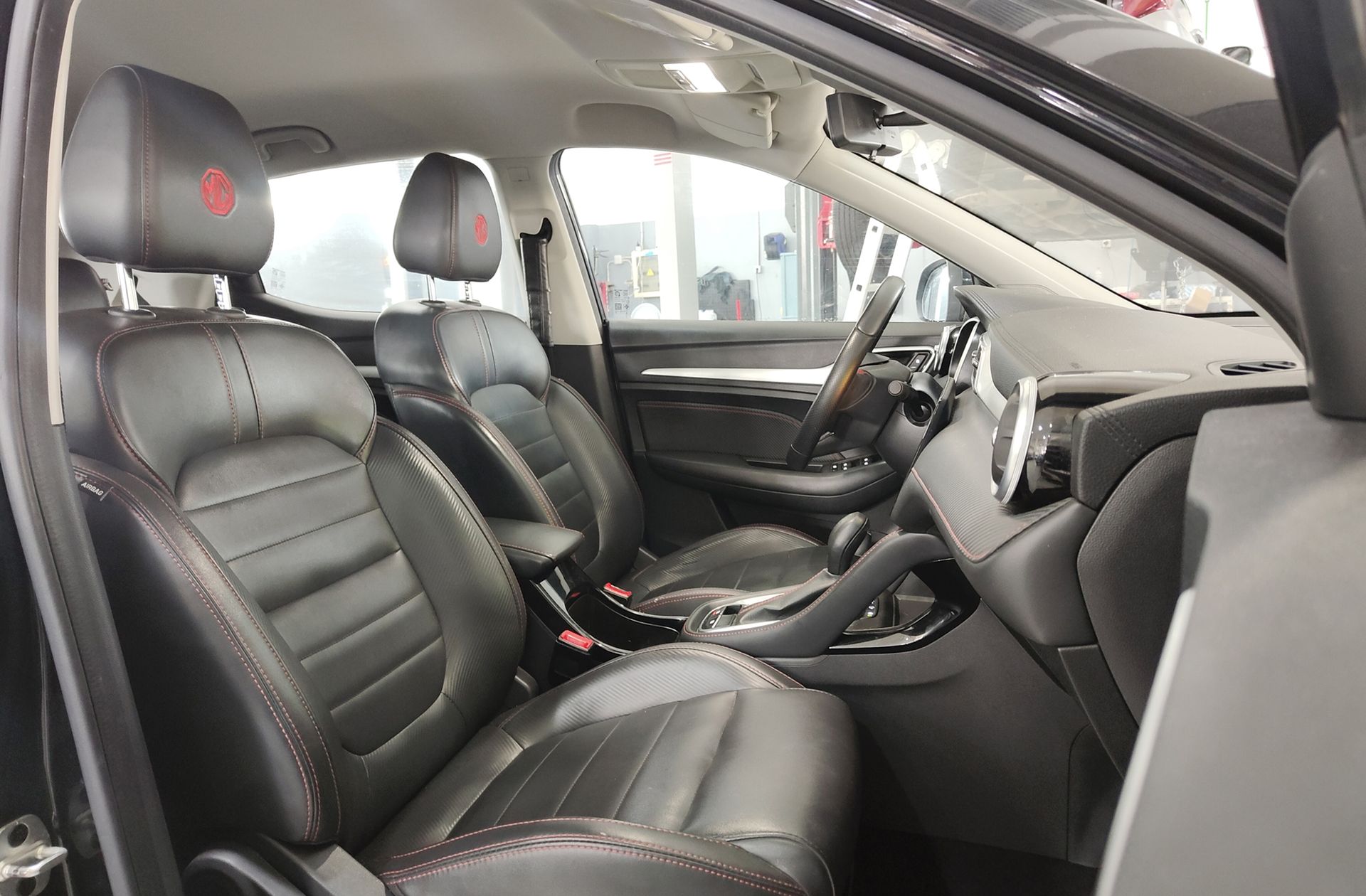 MG ZS 1.0T Luxury - foto 18