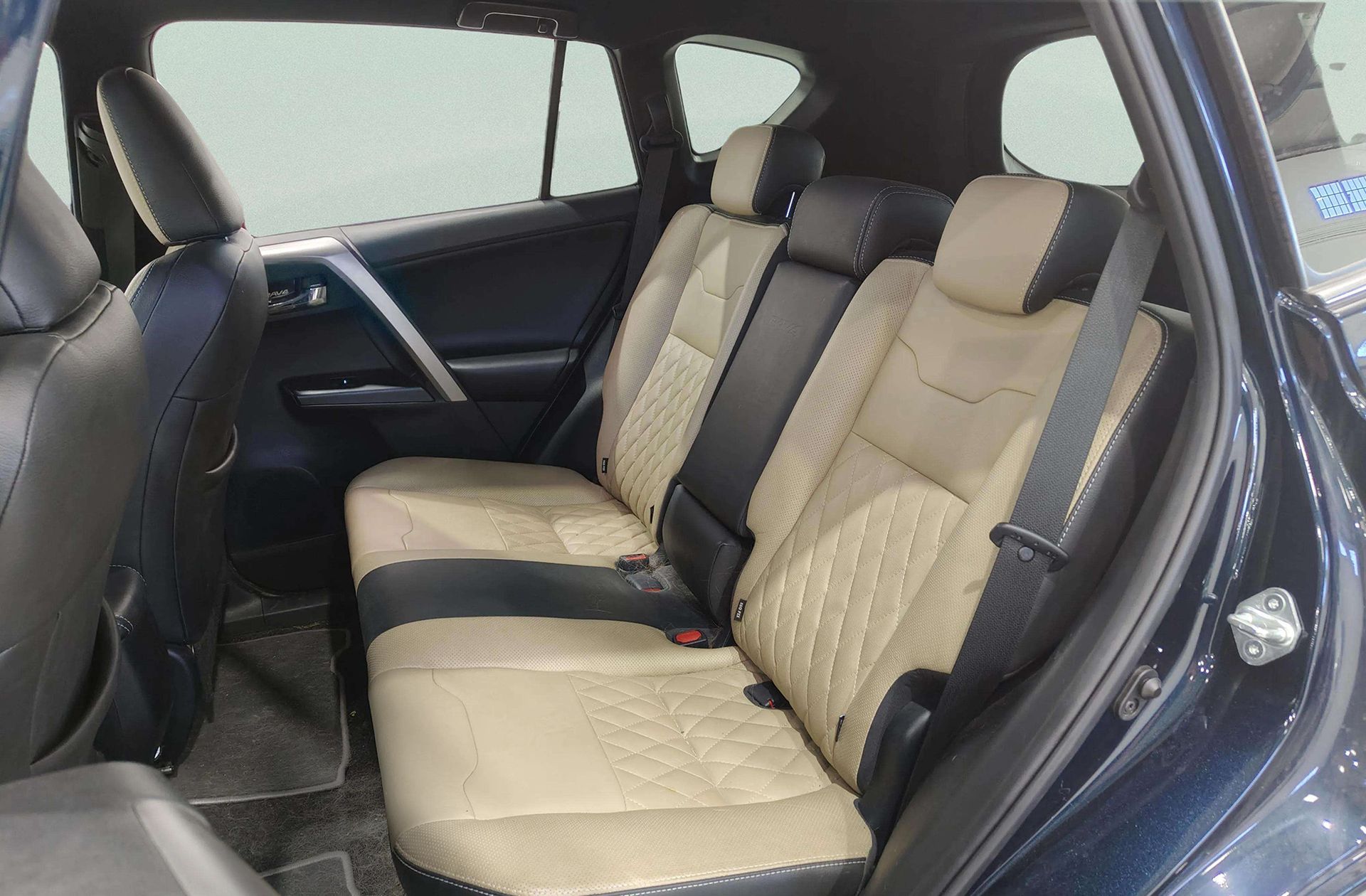 Toyota RAV4 2.5l hybrid Feel! 2WD - foto 12