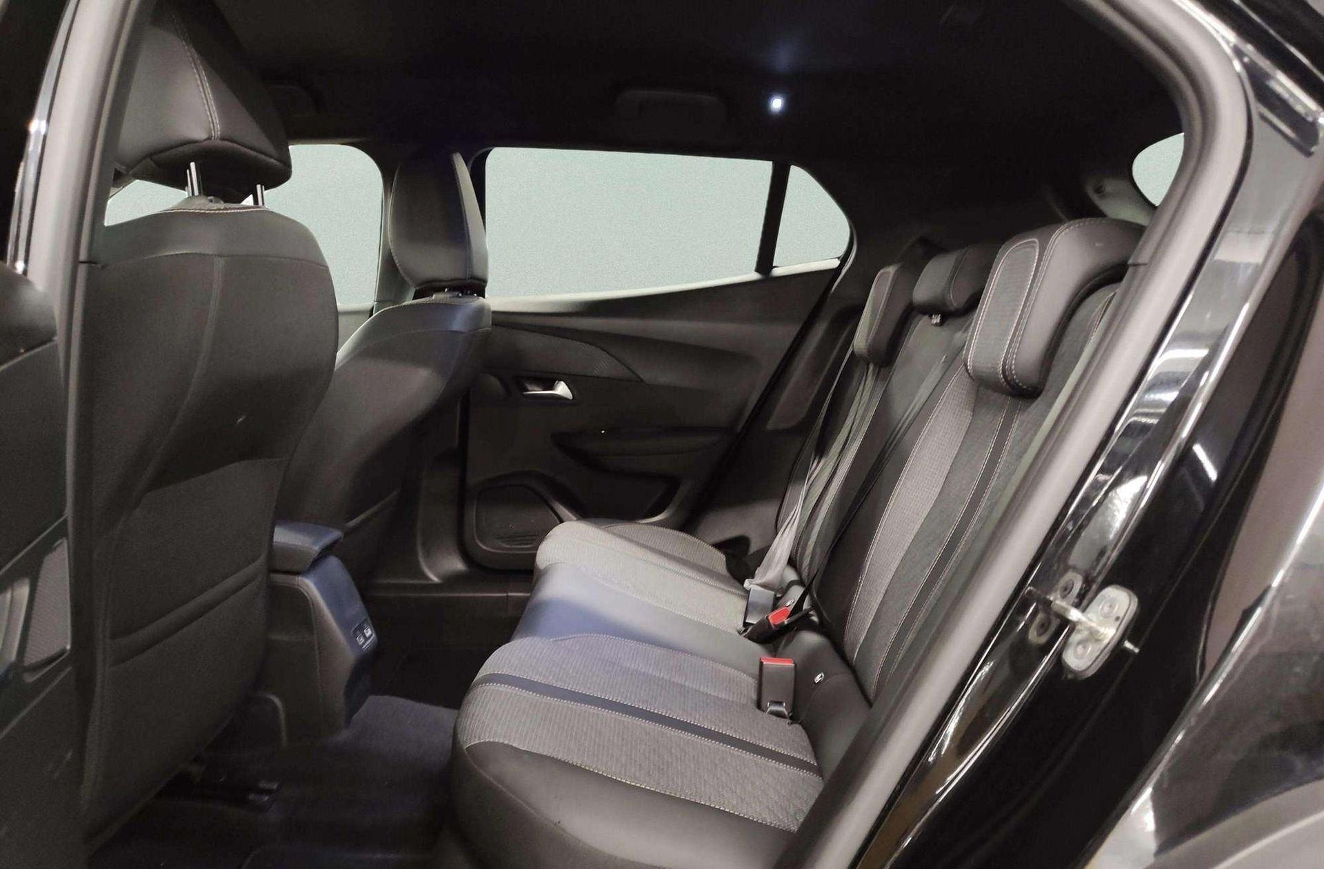 Peugeot 2008 Allure Hybrid eDCS6 - foto 13