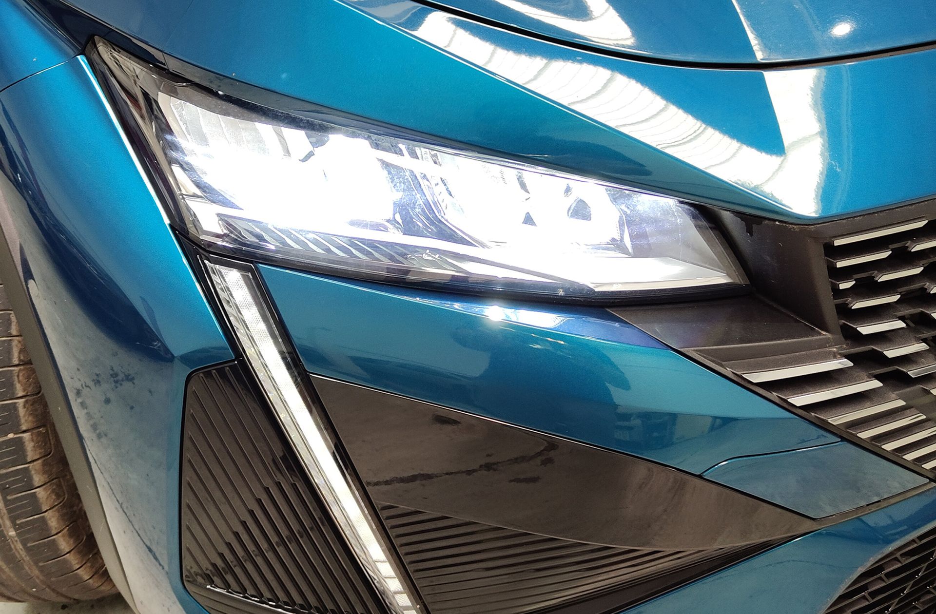 Peugeot 408 Allure Hybrid 145 eDCS6 - foto 16