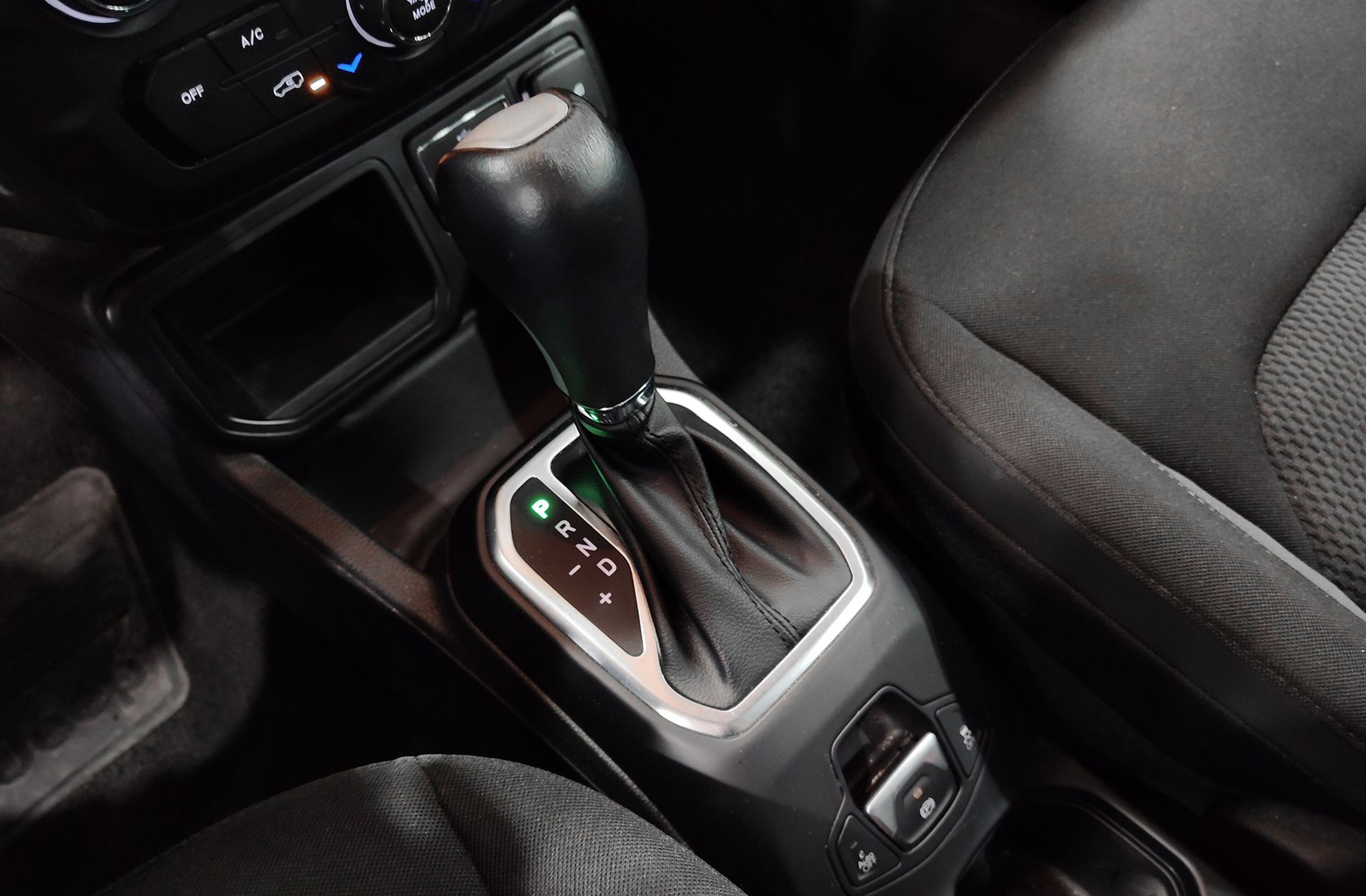 Jeep Renegade eHybrid 1.5 Limited ATX - foto 5