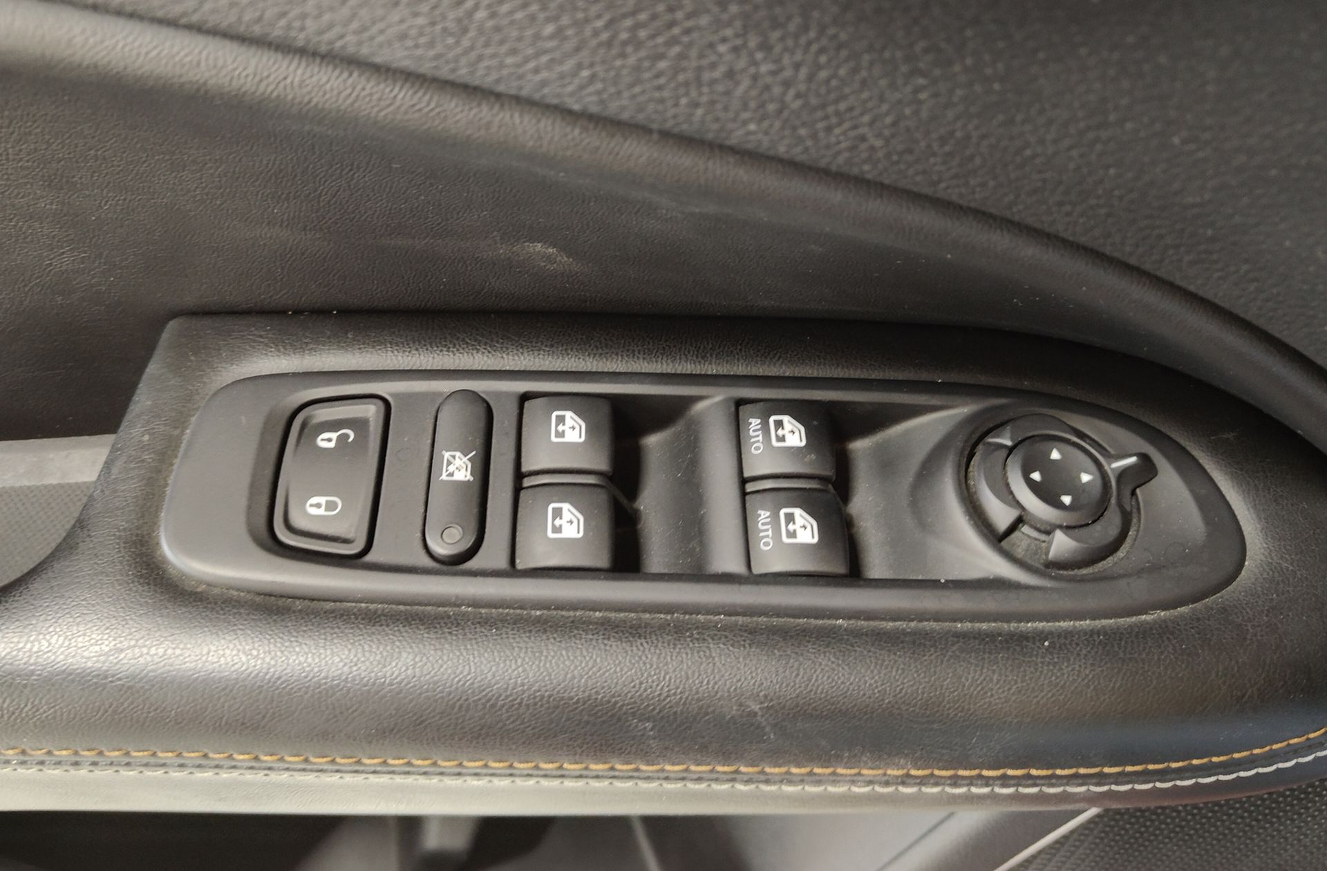 Jeep Compass 1.4 MultiAir Sport 4x2 - foto 29