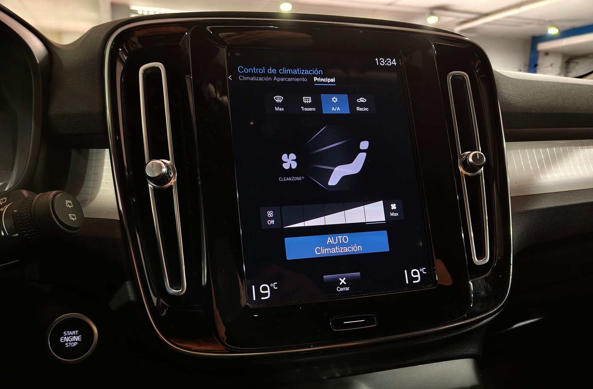 Volvo XC40 T2 Momentum Pro - foto 33