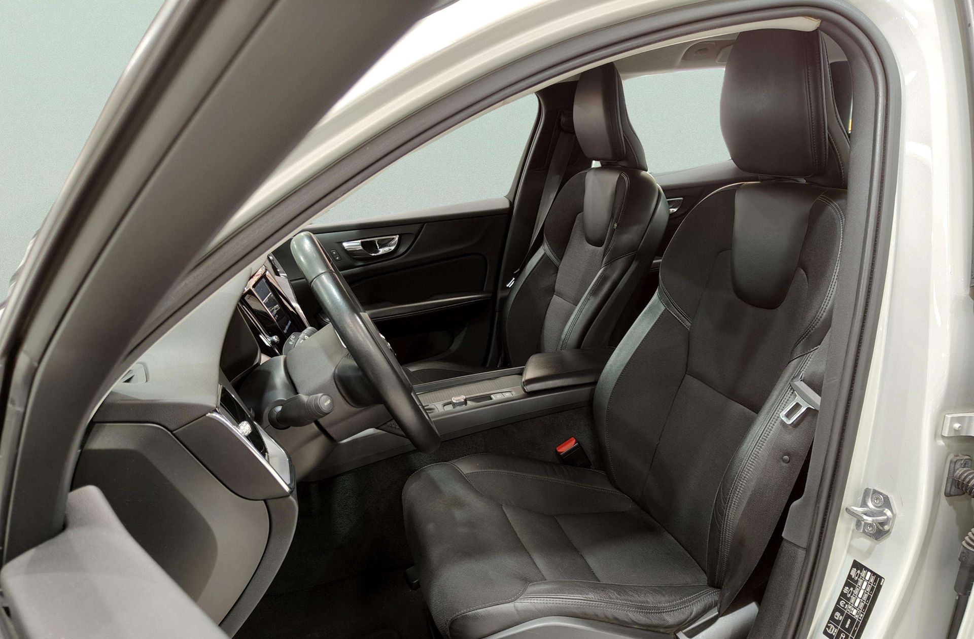 Volvo V60 D4 Momentum - foto 11