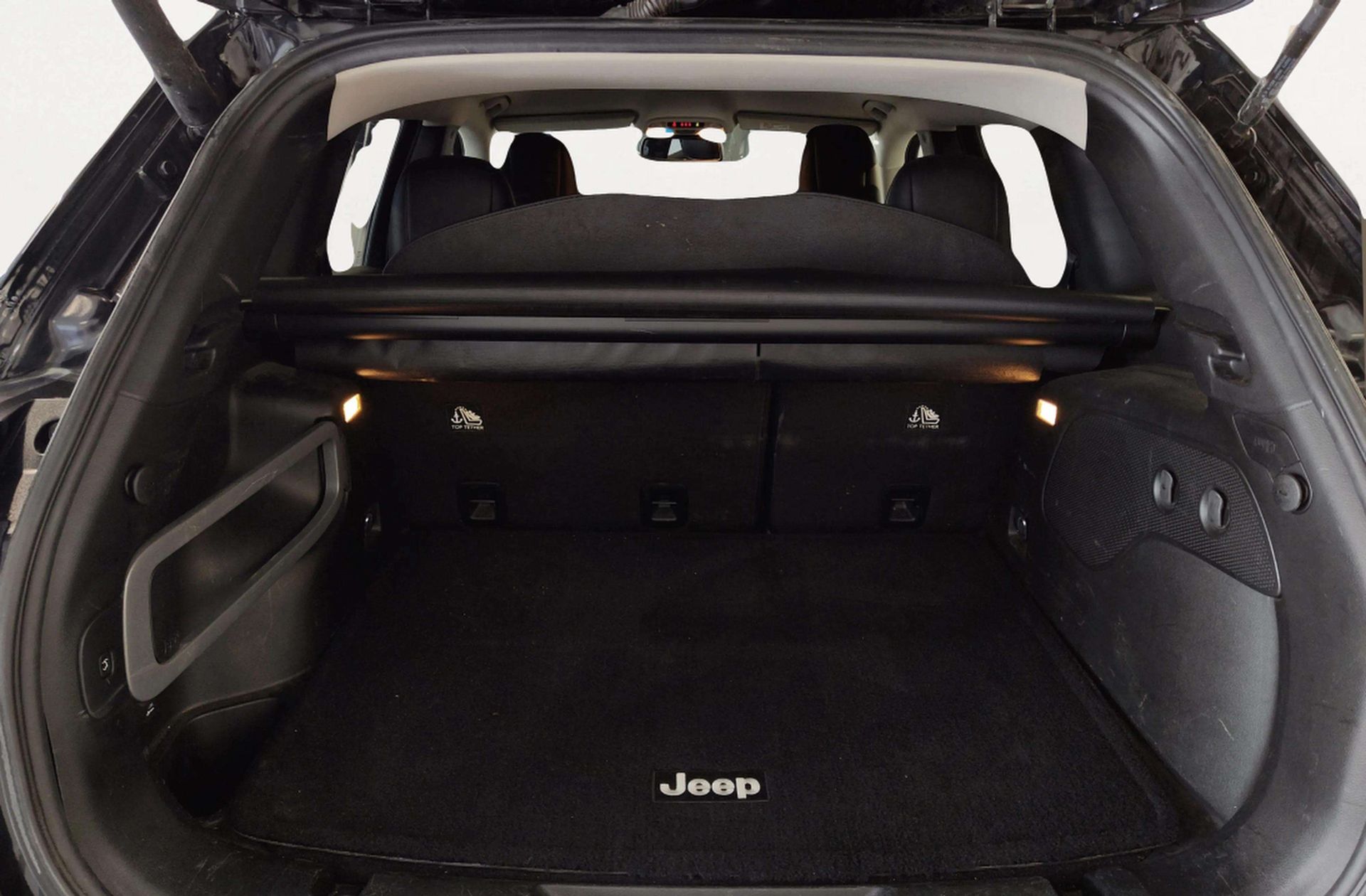 Jeep Cherokee 2.2D Night Eagle 4x4 ADI Aut. - foto 16