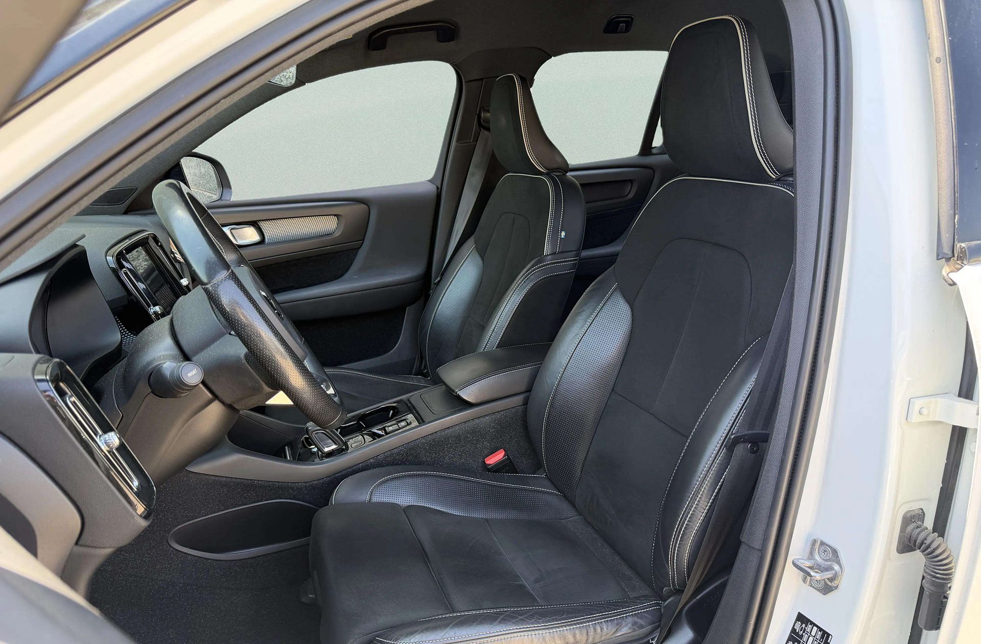 Volvo XC40 T3 R-Design - foto 12