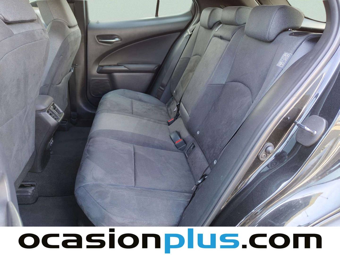 Foto asientos traseros Lexus UX Lexus UX 250h Business 2WD (184 CV)