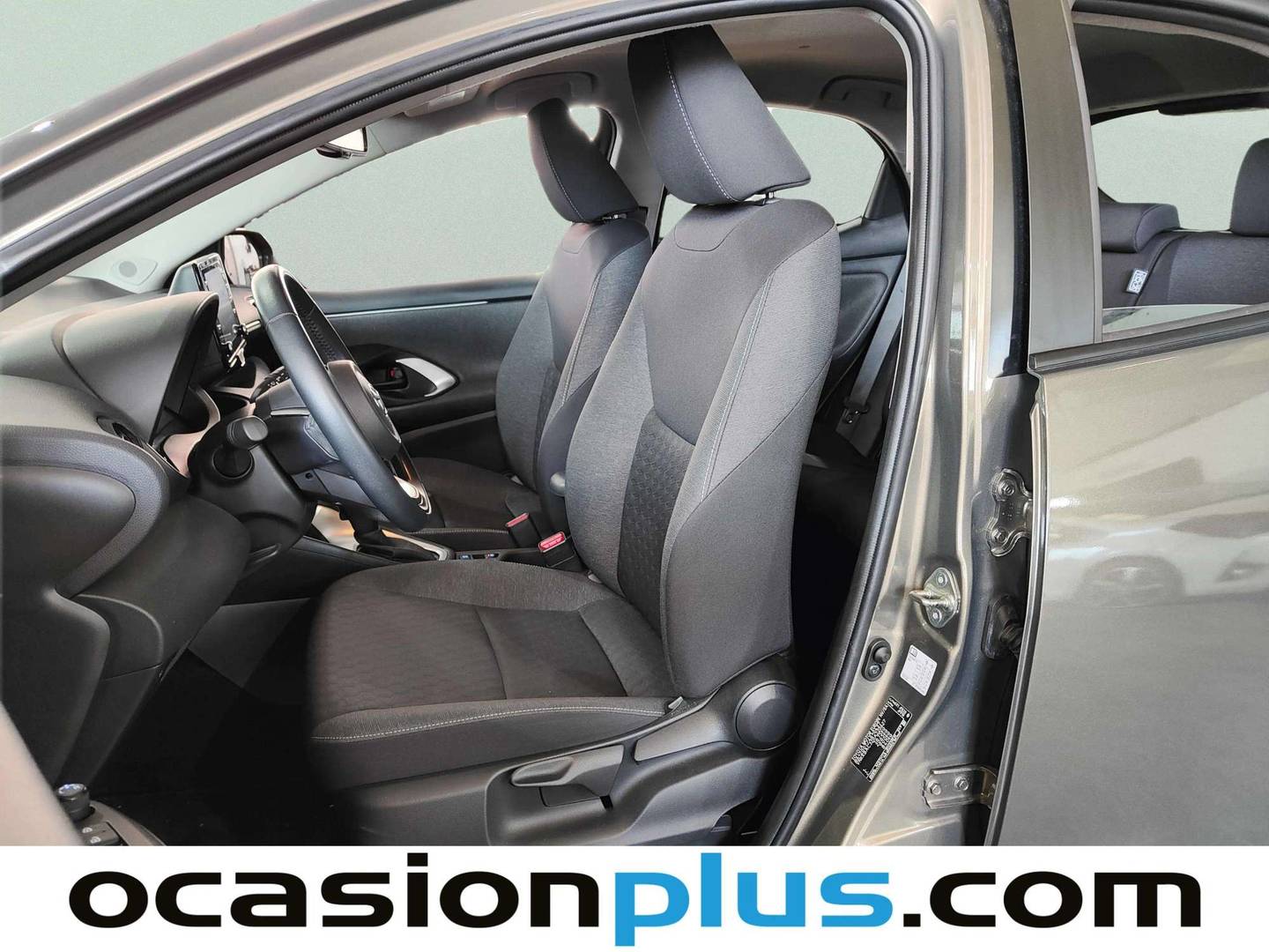 Foto asientos delanteros Toyota Yaris Toyota Yaris 120H Active Tech (116 CV)