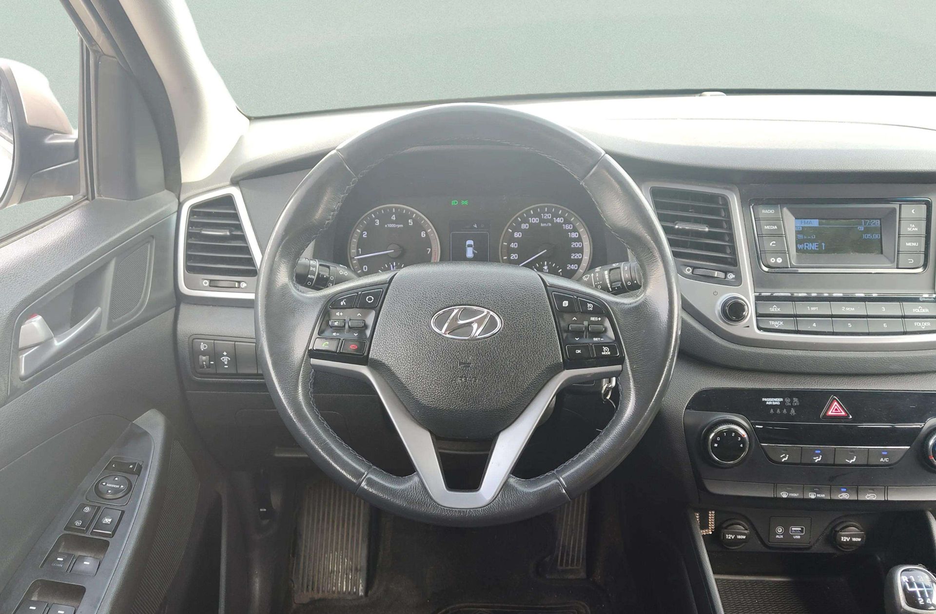 Hyundai Tucson 1.6 GDI BlueDrive Essence 4x2 - foto 19