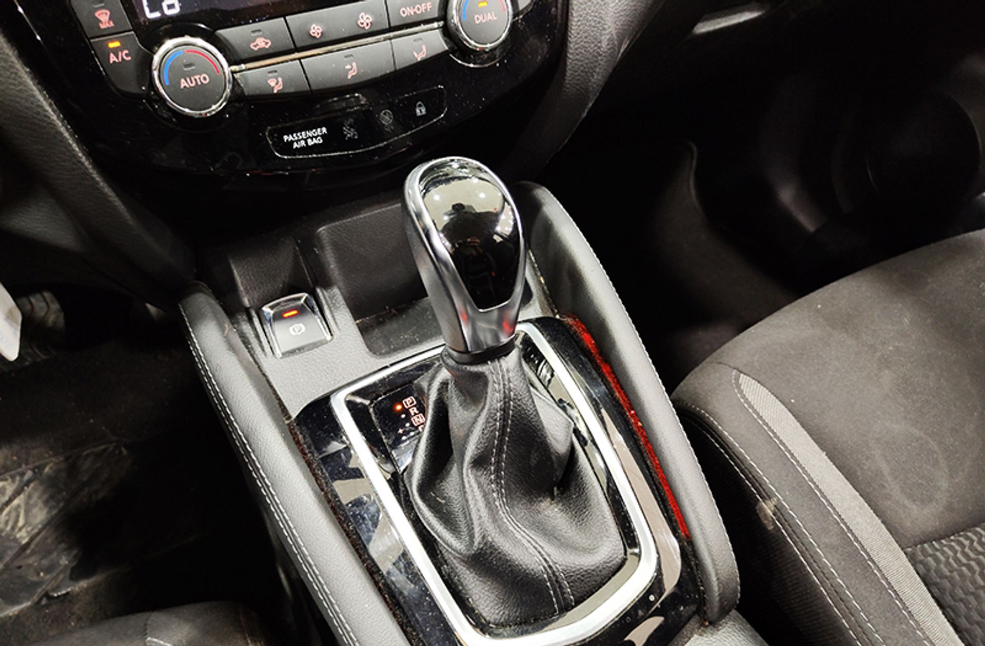 Nissan Qashqai DIG-T 115 Acenta 4x2 XTronic - foto 5