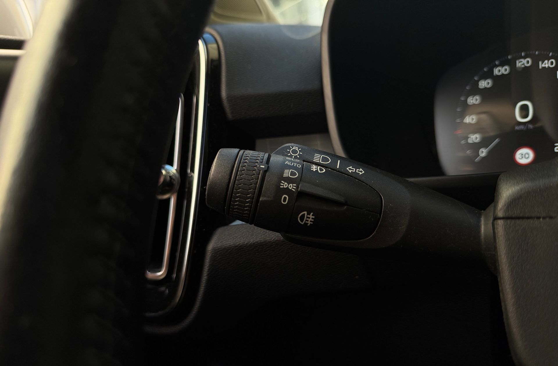 Volvo XC40 T4 Momentum - foto 23