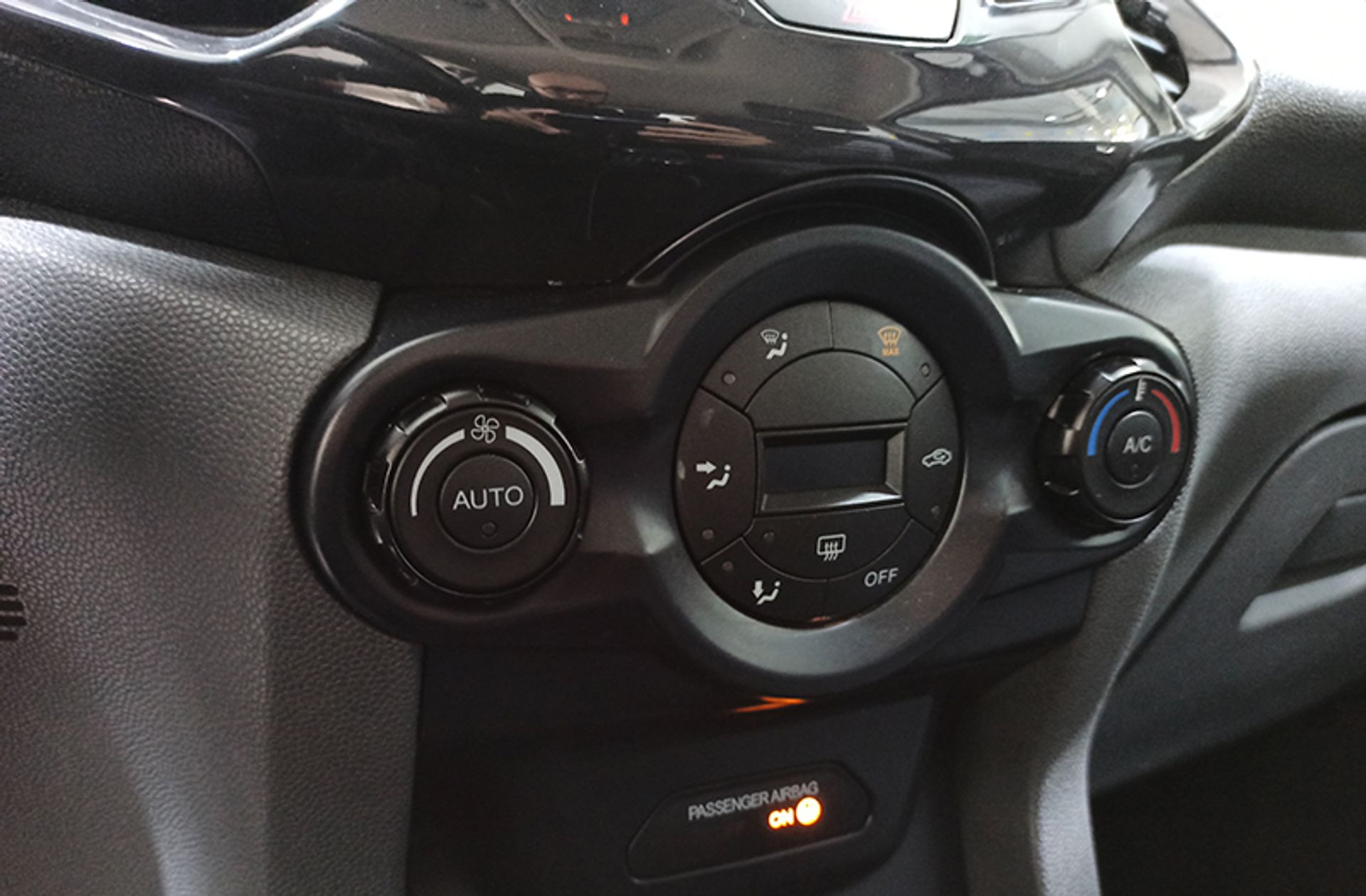 Ford EcoSport 1.5 TDCi Titanium - foto 26