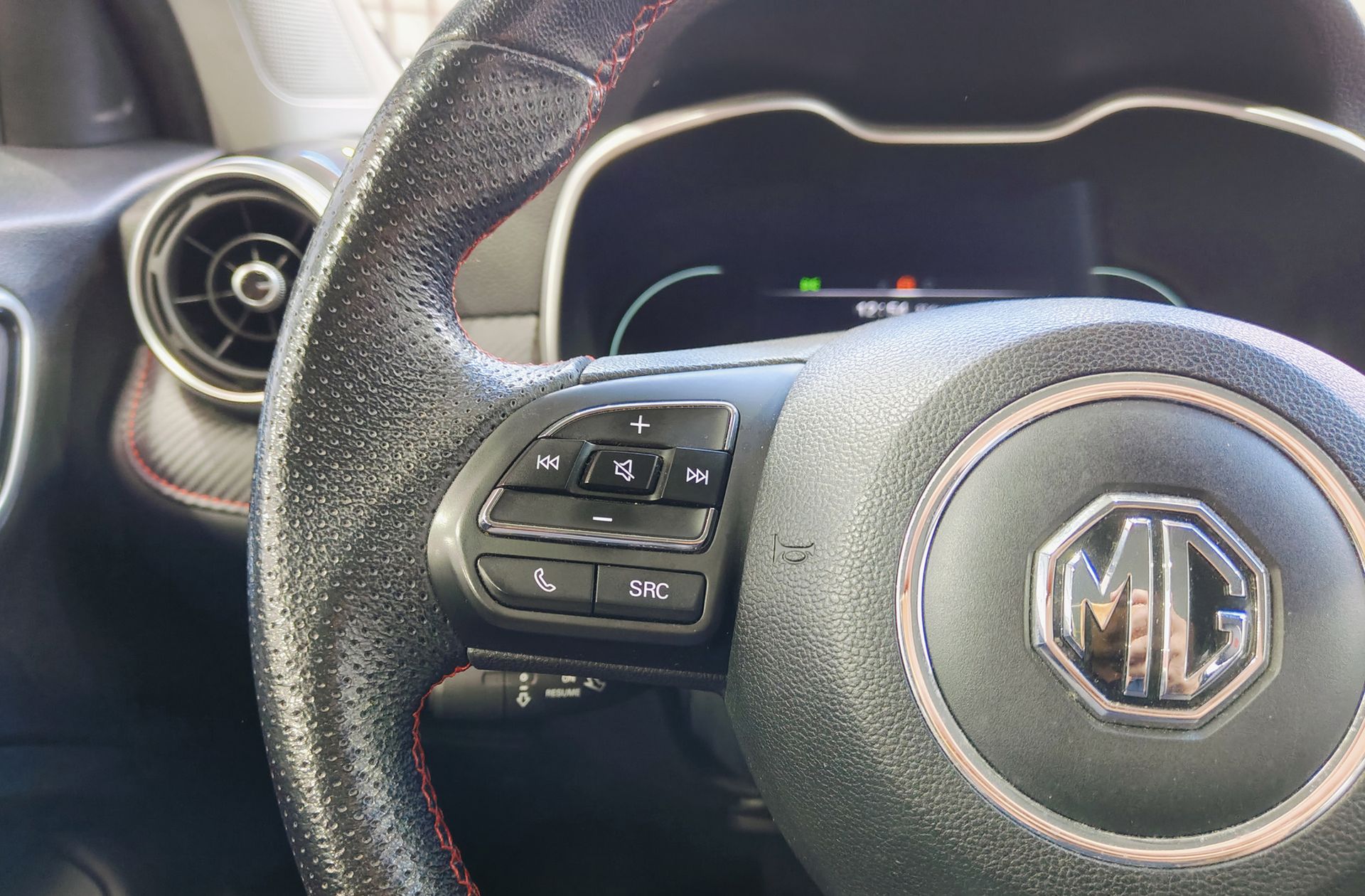 MG ZS 1.0T Luxury - foto 29